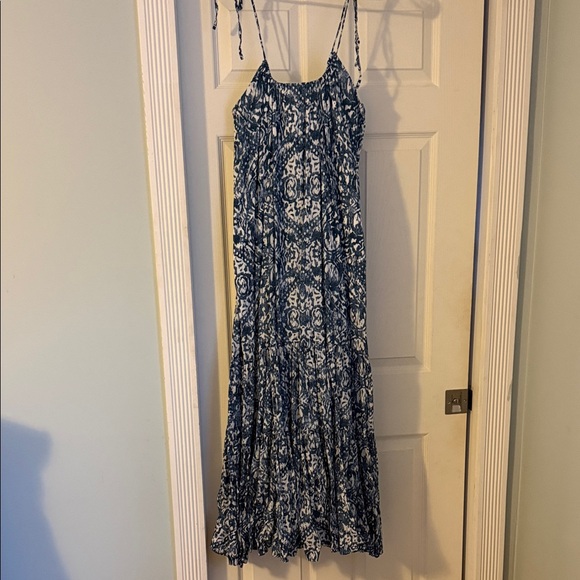 Abercrombie & Fitch Dresses & Skirts - Abercrombie & Fitch Navy Patterned Maxi Dress